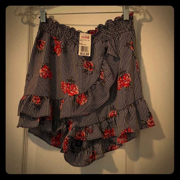 Love Tree Other - Black/White striped Rose Skort🌹🌹🌹